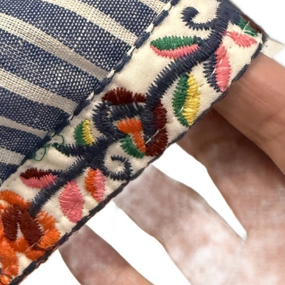 Striped Tunic with Colorful Embroidery Size small - Picture 4 of 7